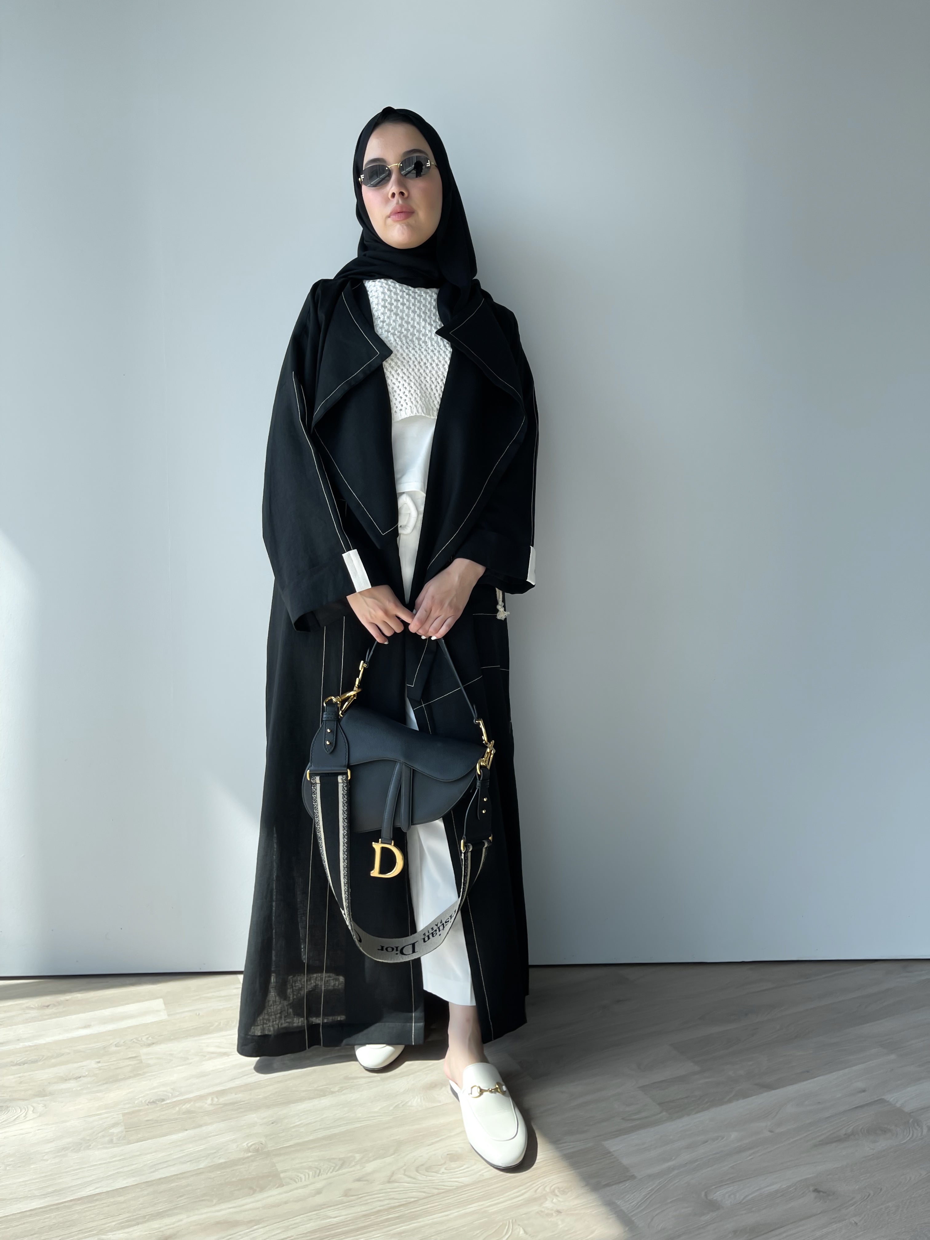 C150             عباية بقماش لنن - اللون أسود